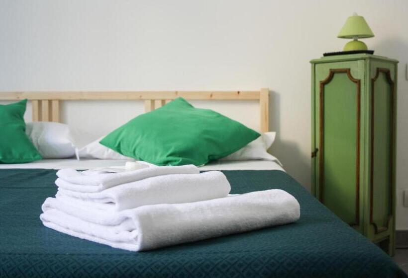 חדר אקונומי, Salotto Piramide