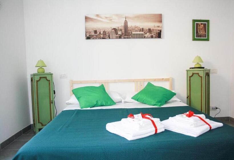 חדר אקונומי, Salotto Piramide