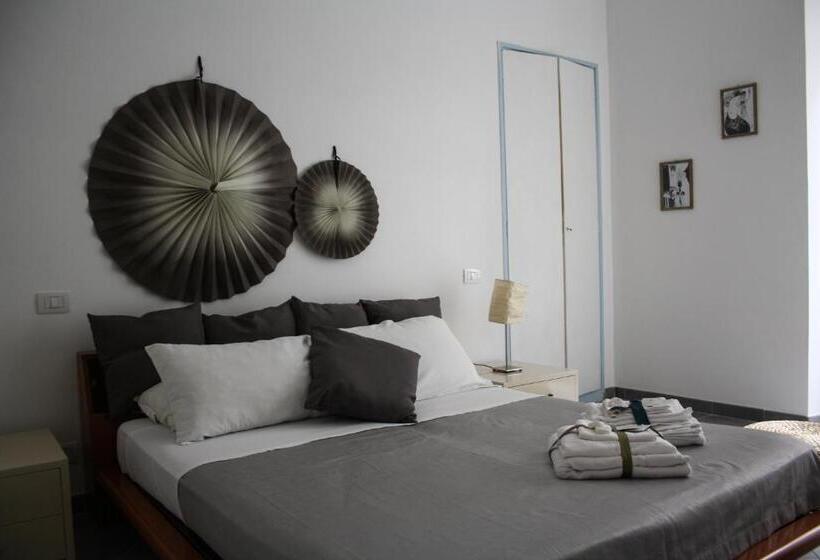 חדר אקונומי לארבעה, Salotto Piramide