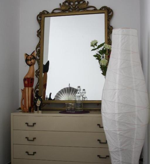 חדר אקונומי לארבעה, Salotto Piramide