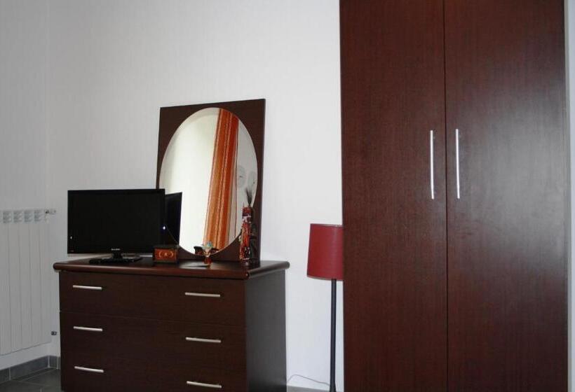 חדר דלוקס לארבעה, Salotto Piramide