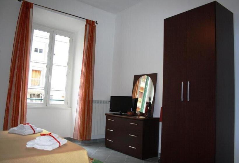 חדר דלוקס לארבעה, Salotto Piramide