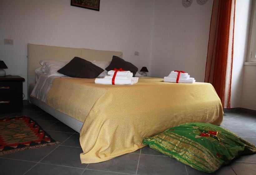 חדר דלוקס לארבעה, Salotto Piramide