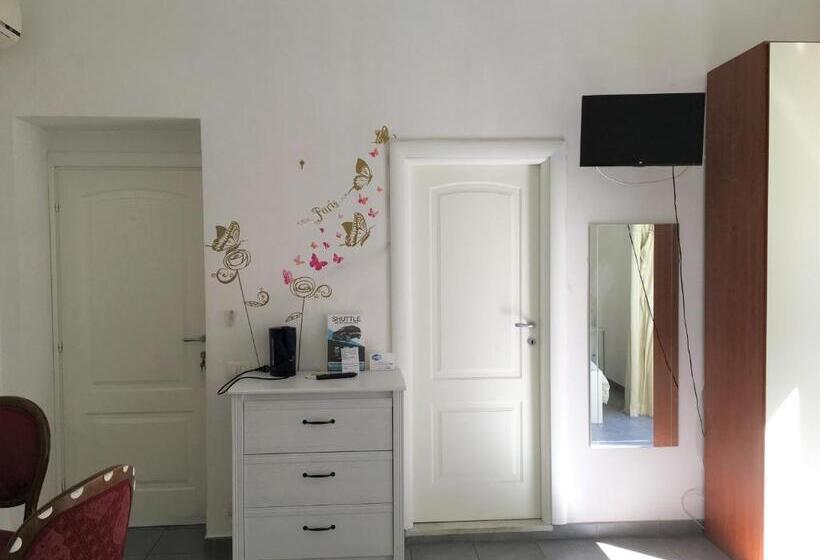 חדר פרמיום לארבעה, Salotto Piramide