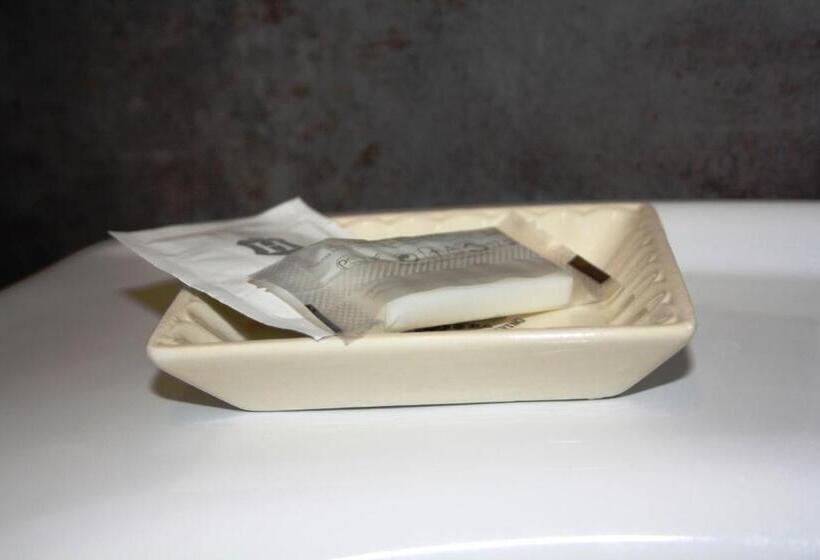 חדר פרמיום לארבעה, Salotto Piramide