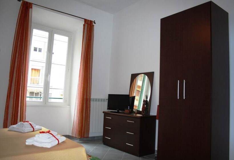 חדר דלוקס לארבעה, Salotto Piramide