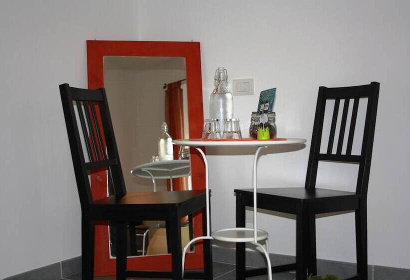 חדר דלוקס לארבעה, Salotto Piramide