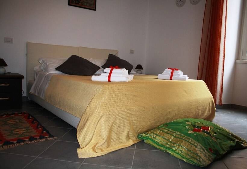 חדר דלוקס לארבעה, Salotto Piramide