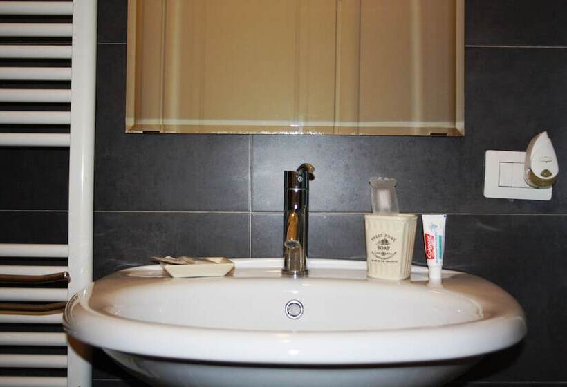 חדר דלוקס לארבעה, Salotto Piramide