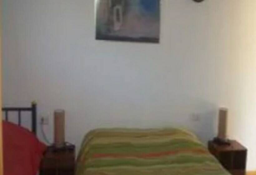 标准三人间, Atavai