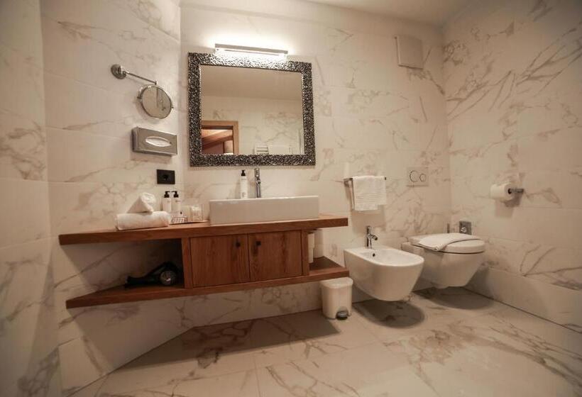 اتاق استاندارد با بالکن, Freina Mountain Lifestyle