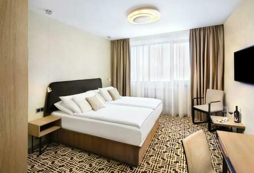 Standard-huone, Lomnica