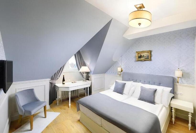 Habitación Estándar Abuhardillada, Lomnica