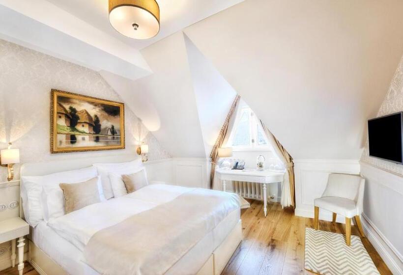 Habitación Estándar Abuhardillada, Lomnica