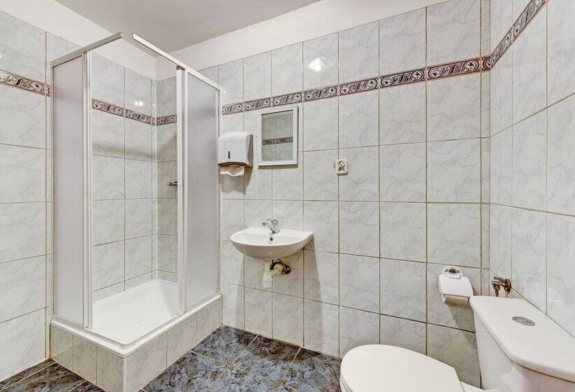 Pokój Trzyosobowy Standard Wspólna Łazienka, Nice Rooms   Pokoje Gościnne