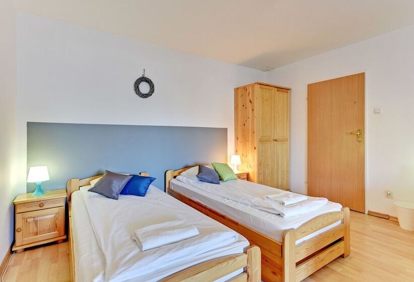 חדר סטנדרטי לארבעה עם חדר אמבטיה משותף, Nice Rooms   Pokoje Gościnne