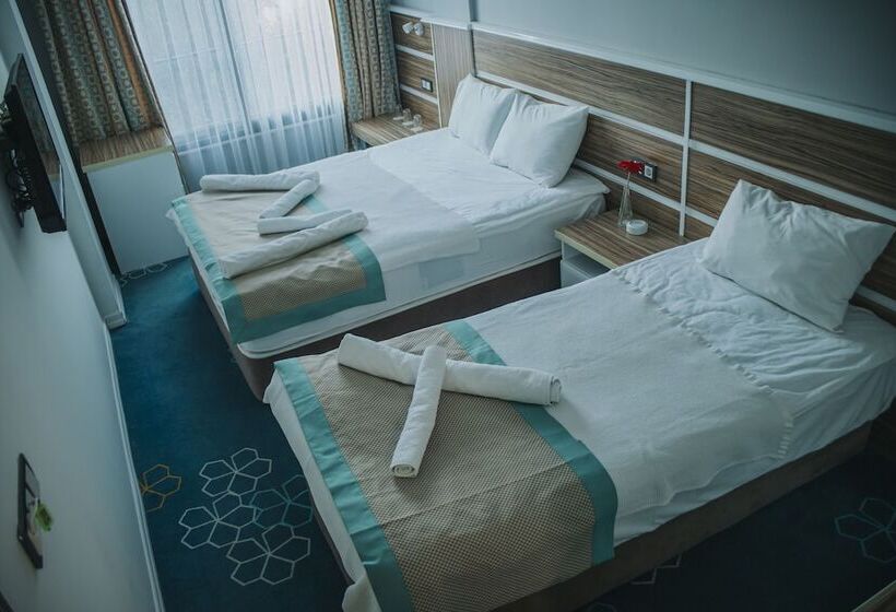 חדר קומפורט לשלושה, Pirlanta Butik