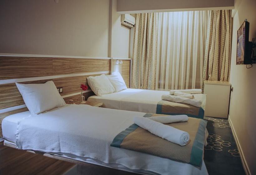 חדר קומפורט לשלושה, Pirlanta Butik