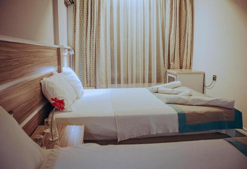 חדר קומפורט לשלושה, Pirlanta Butik