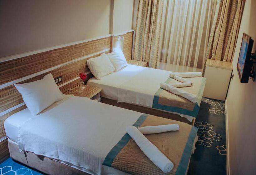 חדר קומפורט לשלושה, Pirlanta Butik