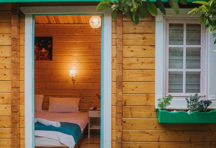 בקתה סטנדרטית, Pirlanta Butik