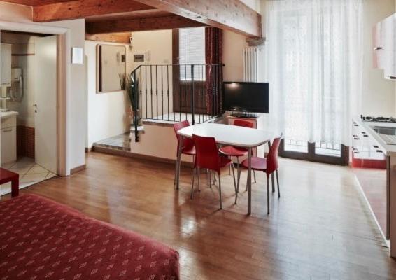 آپارتمان 1 خوابه با بالکن, Residence Cavour 63