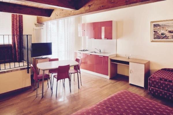 آپارتمان 1 خوابه با بالکن, Residence Cavour 63