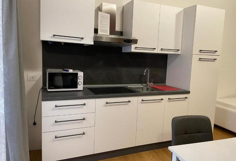 آپارتمان 1 خوابه با بالکن, Residence Cavour 63