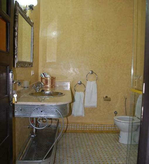 수피리어 테라스 룸, Collier De La Colombe