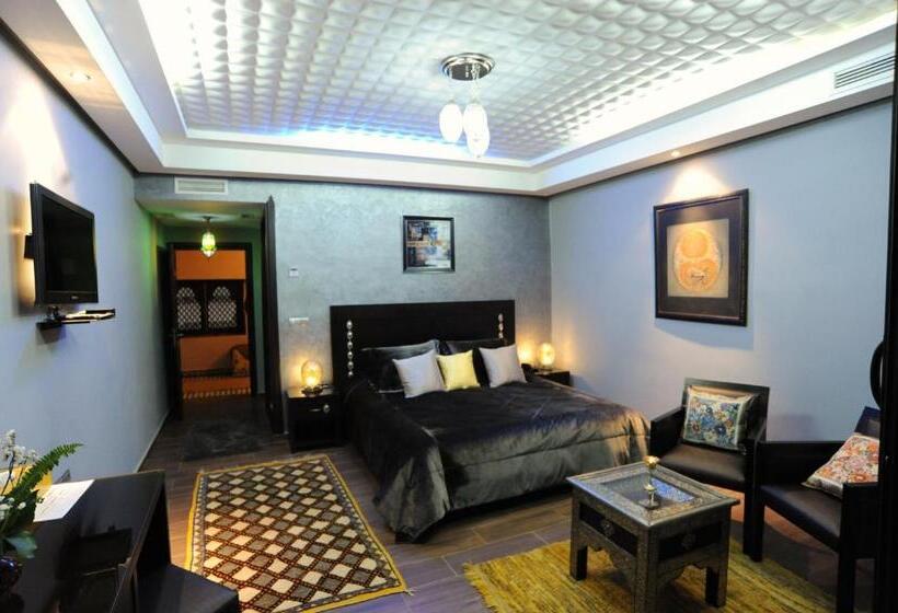 발코니 디럭스 룸, Collier De La Colombe