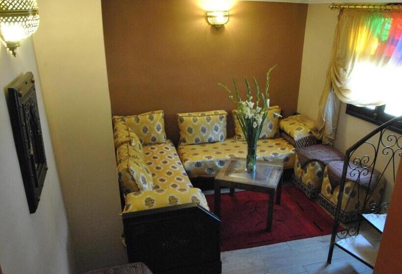 스탠다드 룸, Collier De La Colombe