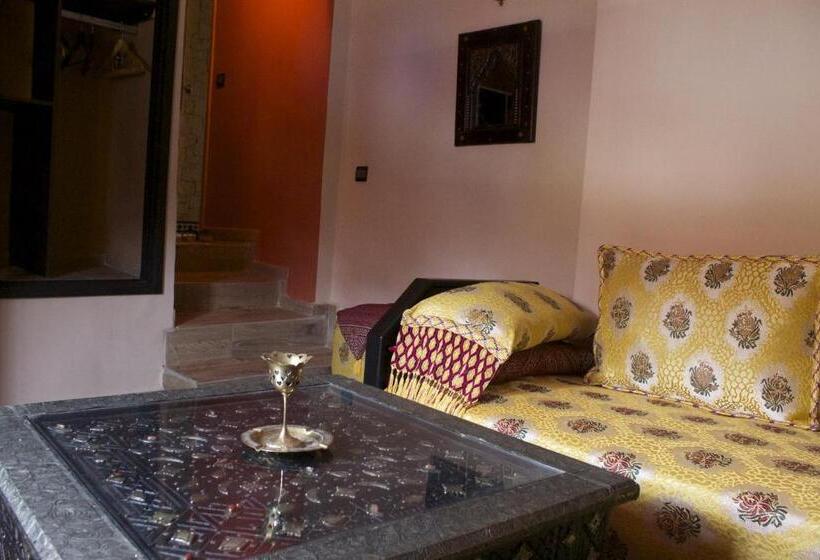 스탠다드 룸, Collier De La Colombe