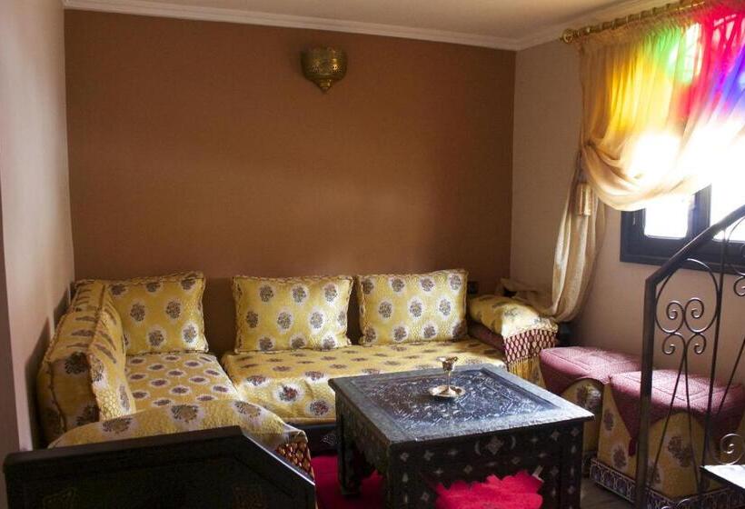 스탠다드 룸, Collier De La Colombe