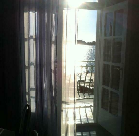 غرفة قياسية مطلّة علي البحر مزوَّدة بشُرفة, Pension More