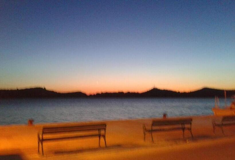 غرفة قياسية مطلّة علي البحر مزوَّدة بشُرفة, Pension More