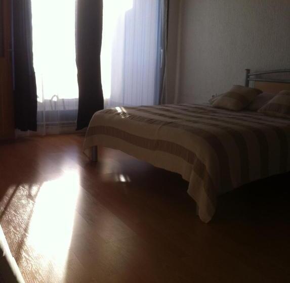 غرفة قياسية مطلّة علي البحر مزوَّدة بتراس, Pension More