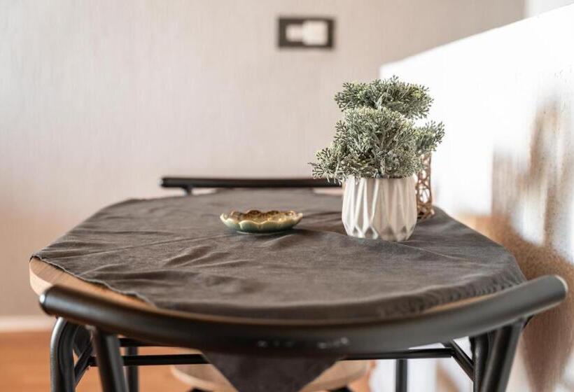 غرفة قياسية مطلّة علي البحر مزوَّدة بتراس, Pension More