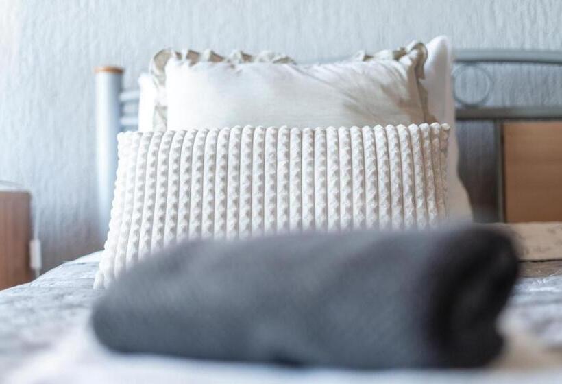 غرفة قياسية مطلّة علي البحر مزوَّدة بتراس, Pension More