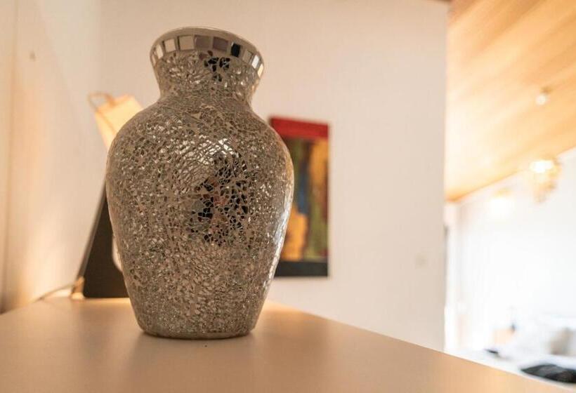 غرفة قياسية مطلّة علي البحر مزوَّدة بتراس, Pension More