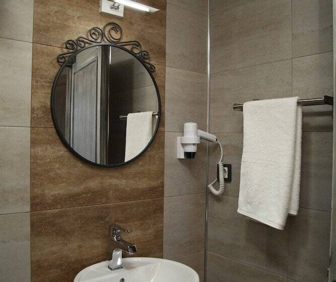 חדר קומפורט לשלושה, Pirlanta Butik