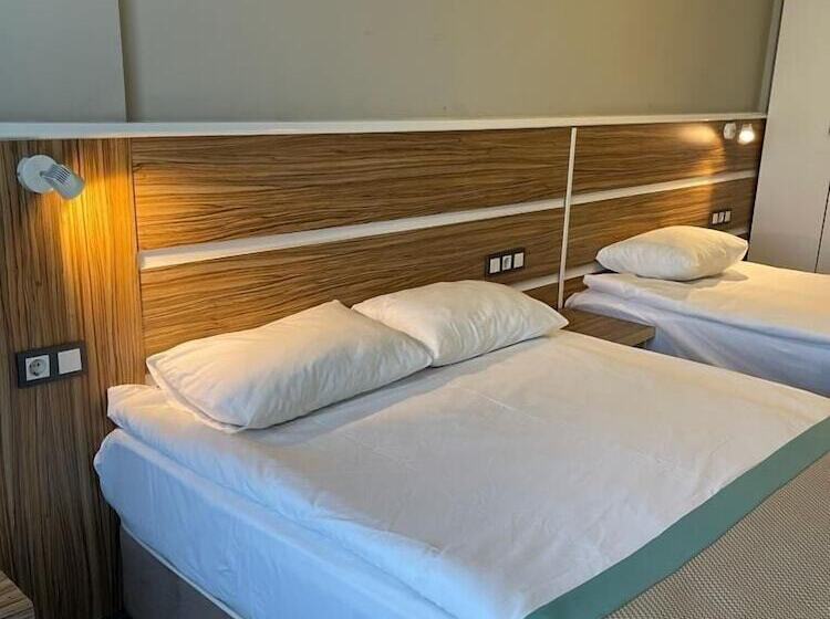 חדר קומפורט לשלושה, Pirlanta Butik