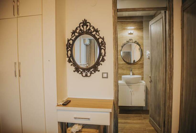 חדר קומפורט לשלושה, Pirlanta Butik