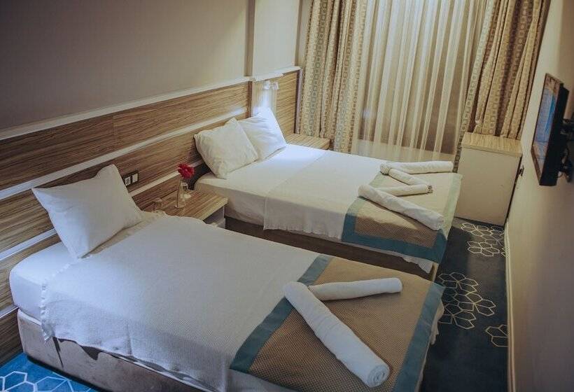 חדר קומפורט לשלושה, Pirlanta Butik