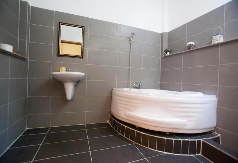 بانگلوی لوکس, Wild Beach Phu Quoc Resort