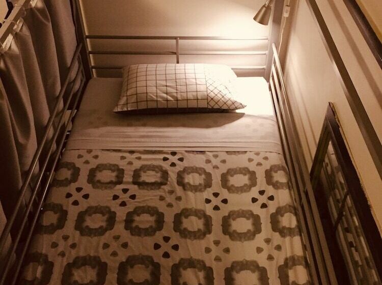 ルームシェアのワンベッド, Coogee Beach House