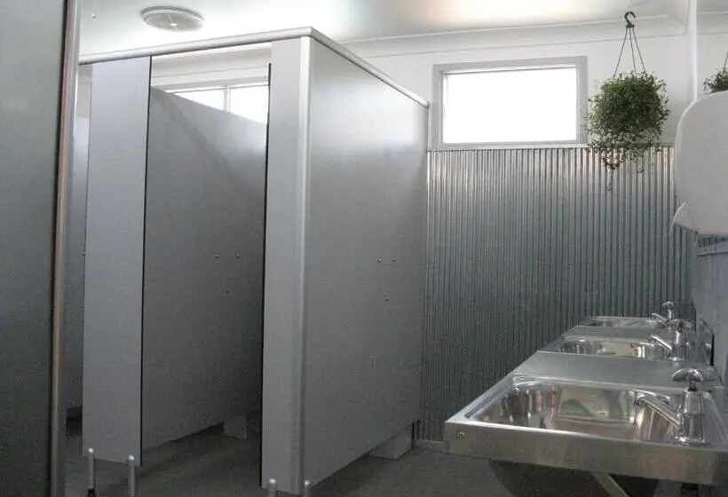 اتاق استاندارد با سرویس بهداشتی مشترک, Port Macquarie Backpackers