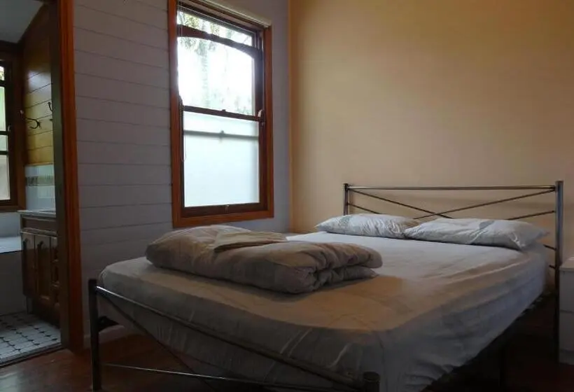اتاق استاندارد با سرویس بهداشتی مشترک, Port Macquarie Backpackers