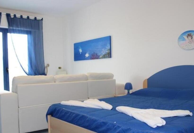 Triple Room Sea View, Miramare