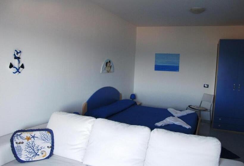 Triple Room Sea View, Miramare