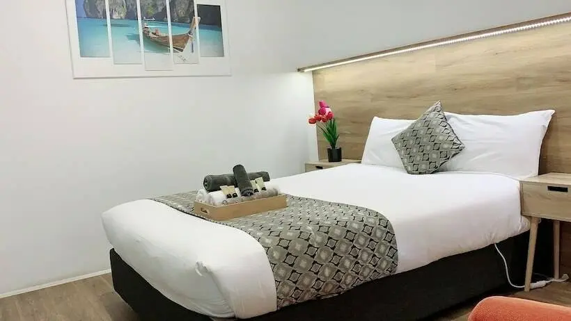 デラックスルーム, Elm Motel